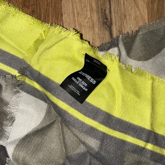 Express Scarf - Picture 3 of 3